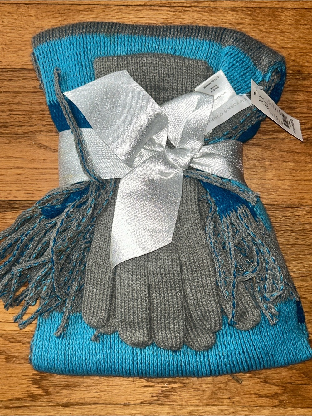 NY&Co Cozy Winter Gift - Knit Scarf & Glove Set - Gray and Turquoise NWT